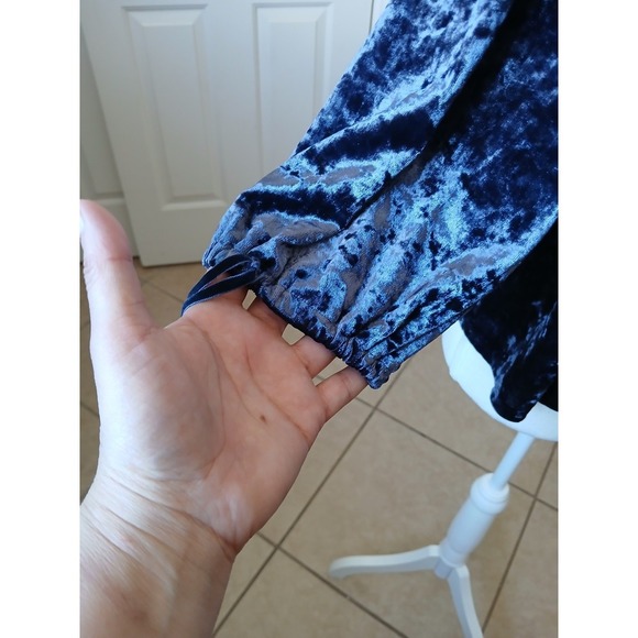 American Eagle Top Off the Shoulders Navy Velvet Ties Womens Size Medium Peasant - Picture 6 of 15
